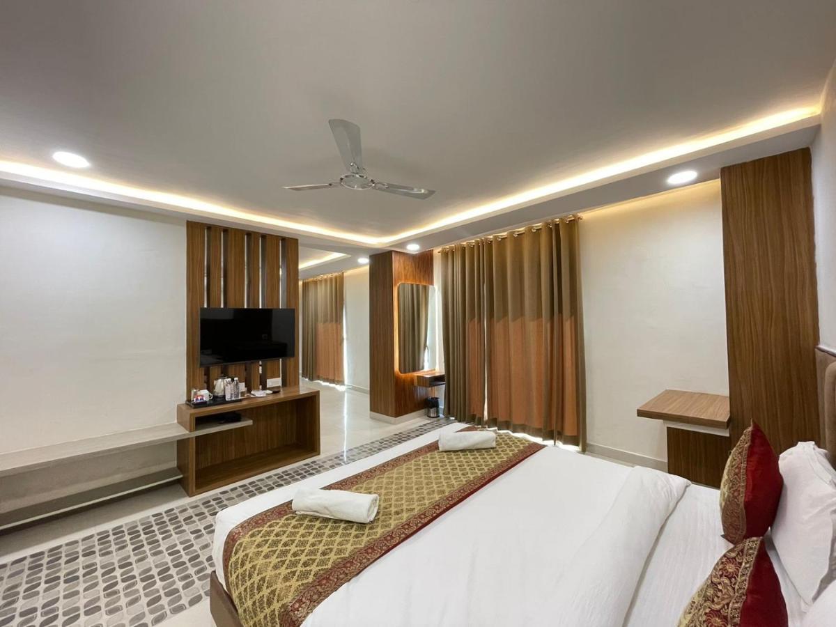 ורנאסי Hotel Santoor מראה חיצוני תמונה