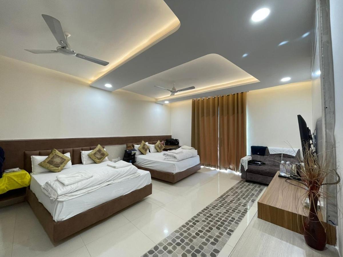ורנאסי Hotel Santoor מראה חיצוני תמונה