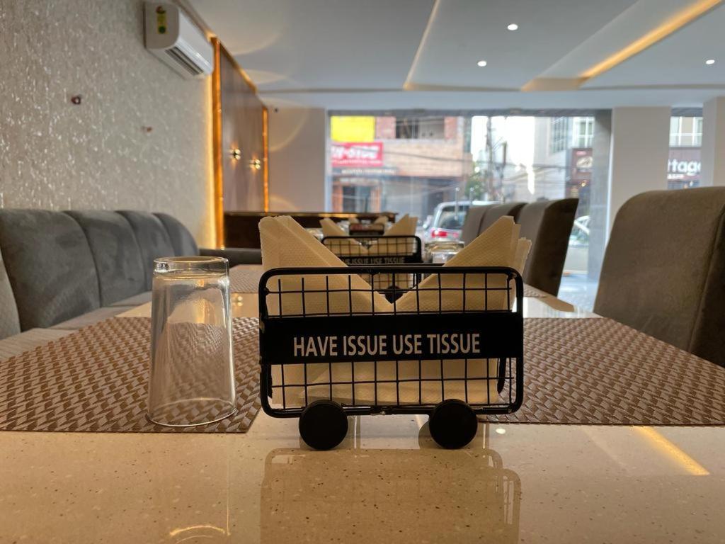 ורנאסי Hotel Santoor מראה חיצוני תמונה