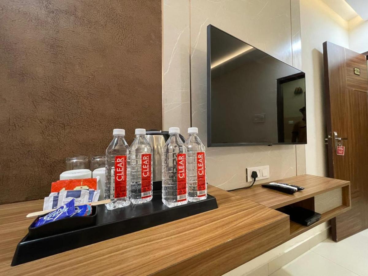 ורנאסי Hotel Santoor מראה חיצוני תמונה