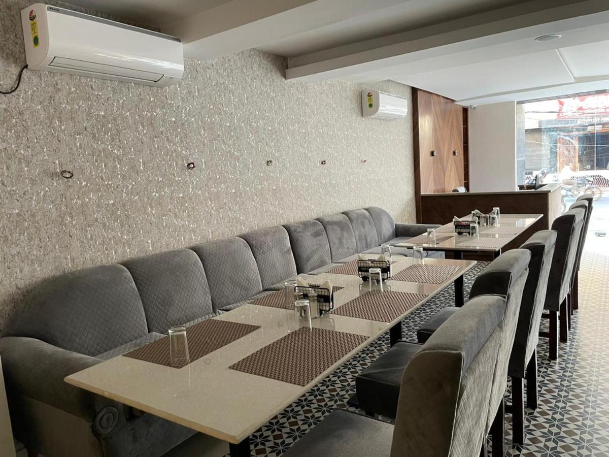 ורנאסי Hotel Santoor מראה חיצוני תמונה
