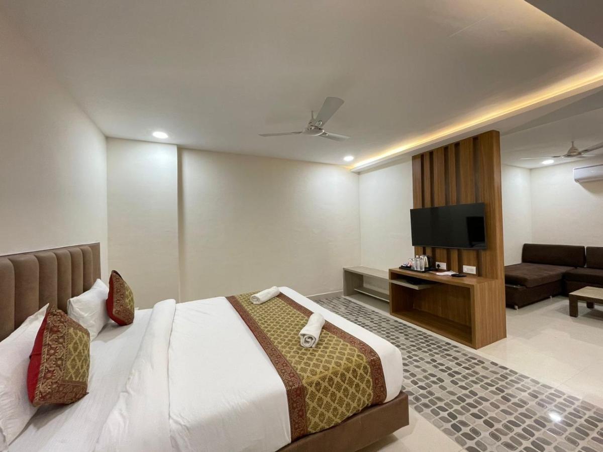 ורנאסי Hotel Santoor מראה חיצוני תמונה