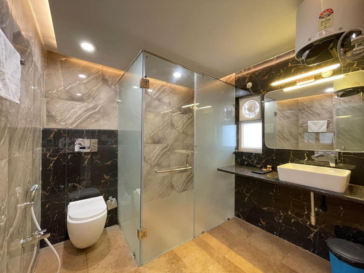 ורנאסי Hotel Santoor מראה חיצוני תמונה