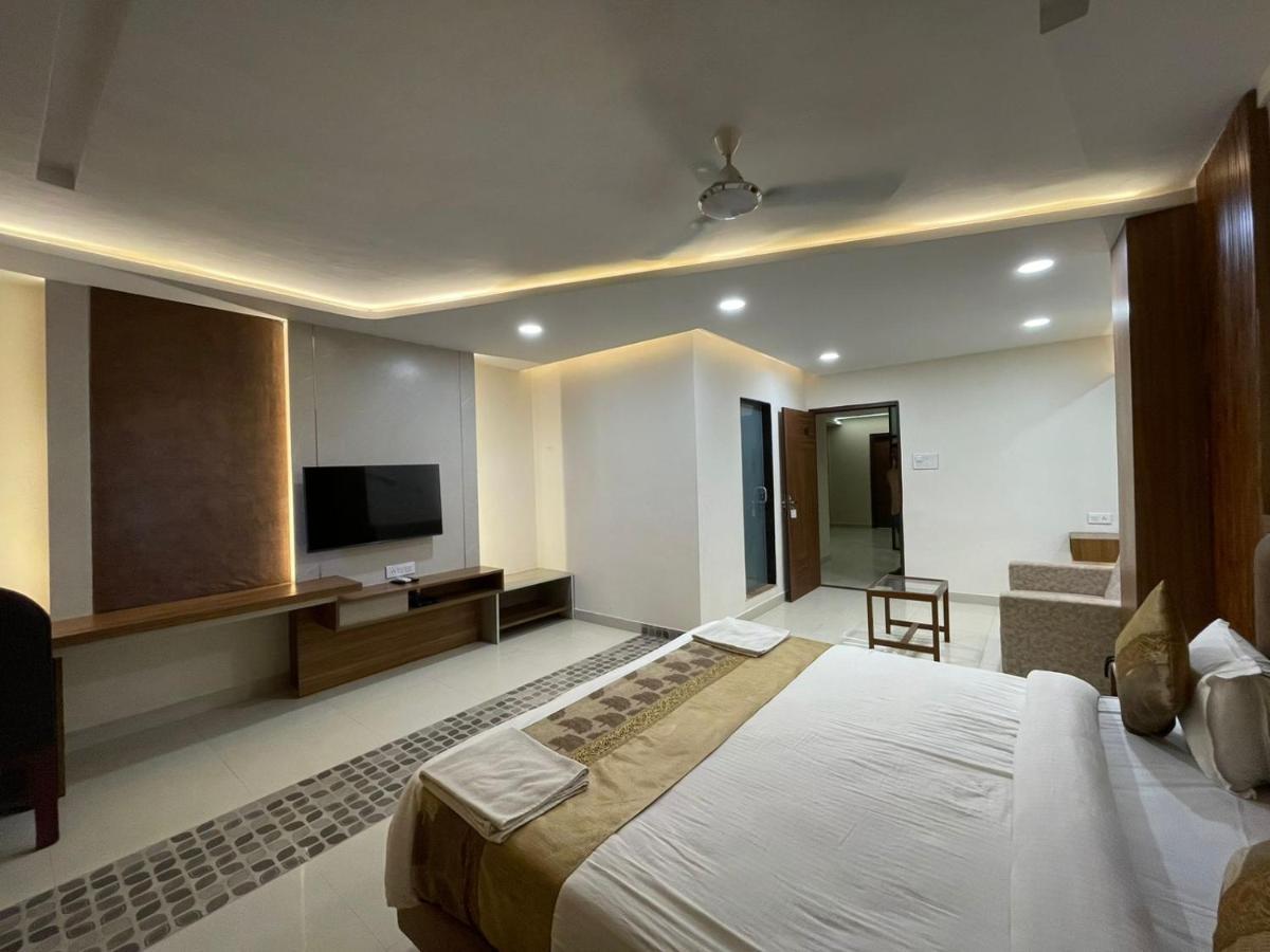 ורנאסי Hotel Santoor מראה חיצוני תמונה