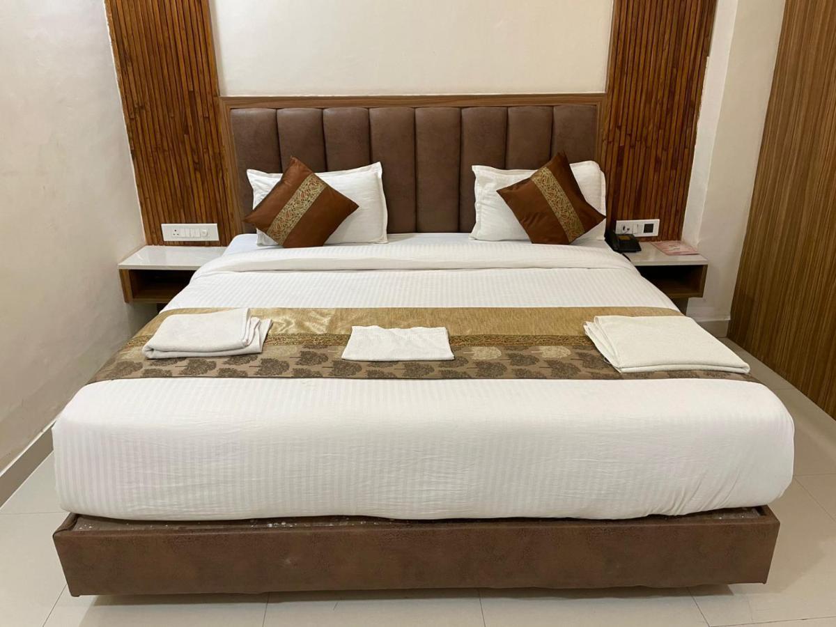 ורנאסי Hotel Santoor מראה חיצוני תמונה