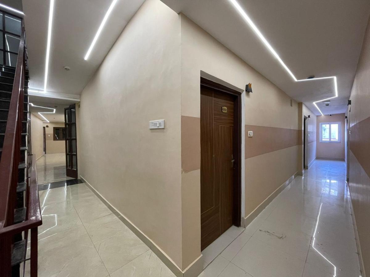 ורנאסי Hotel Santoor מראה חיצוני תמונה