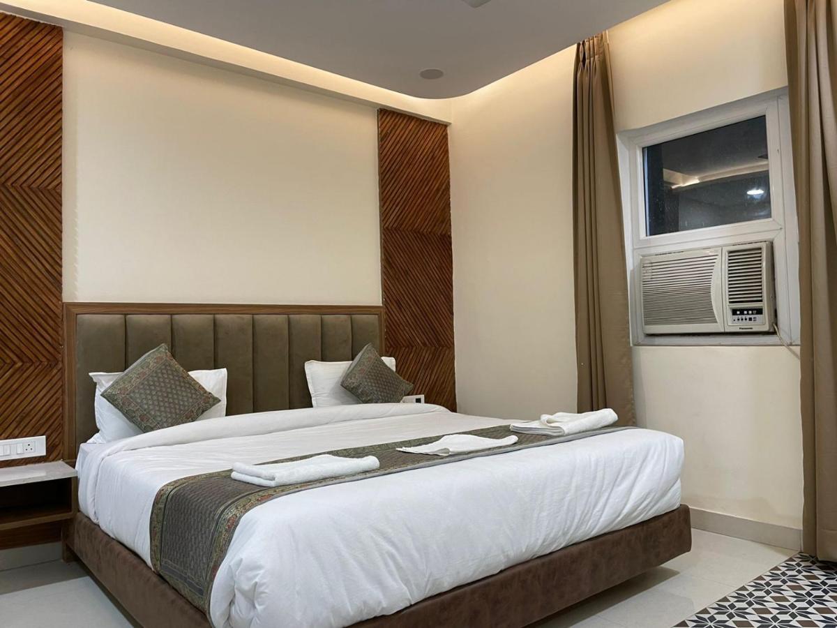 ורנאסי Hotel Santoor מראה חיצוני תמונה