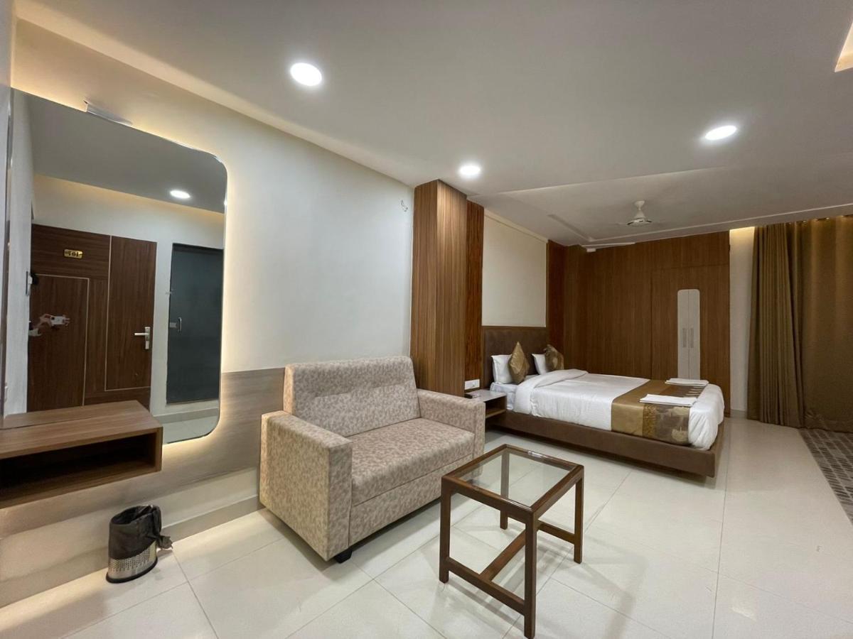 ורנאסי Hotel Santoor מראה חיצוני תמונה