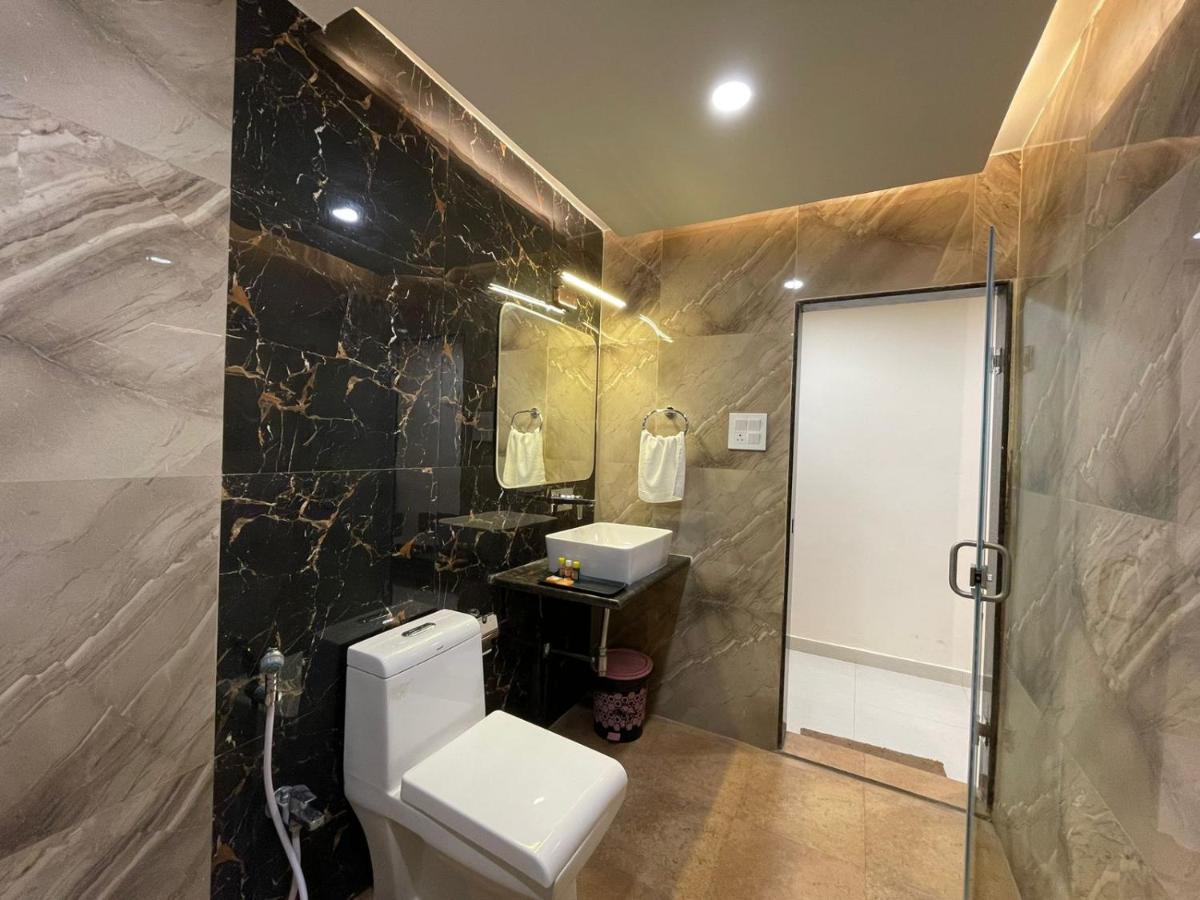 ורנאסי Hotel Santoor מראה חיצוני תמונה