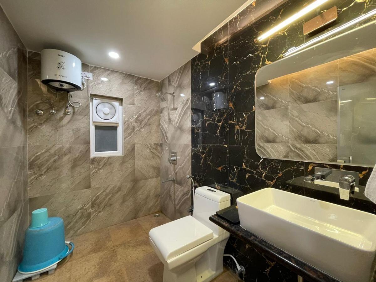 ורנאסי Hotel Santoor מראה חיצוני תמונה