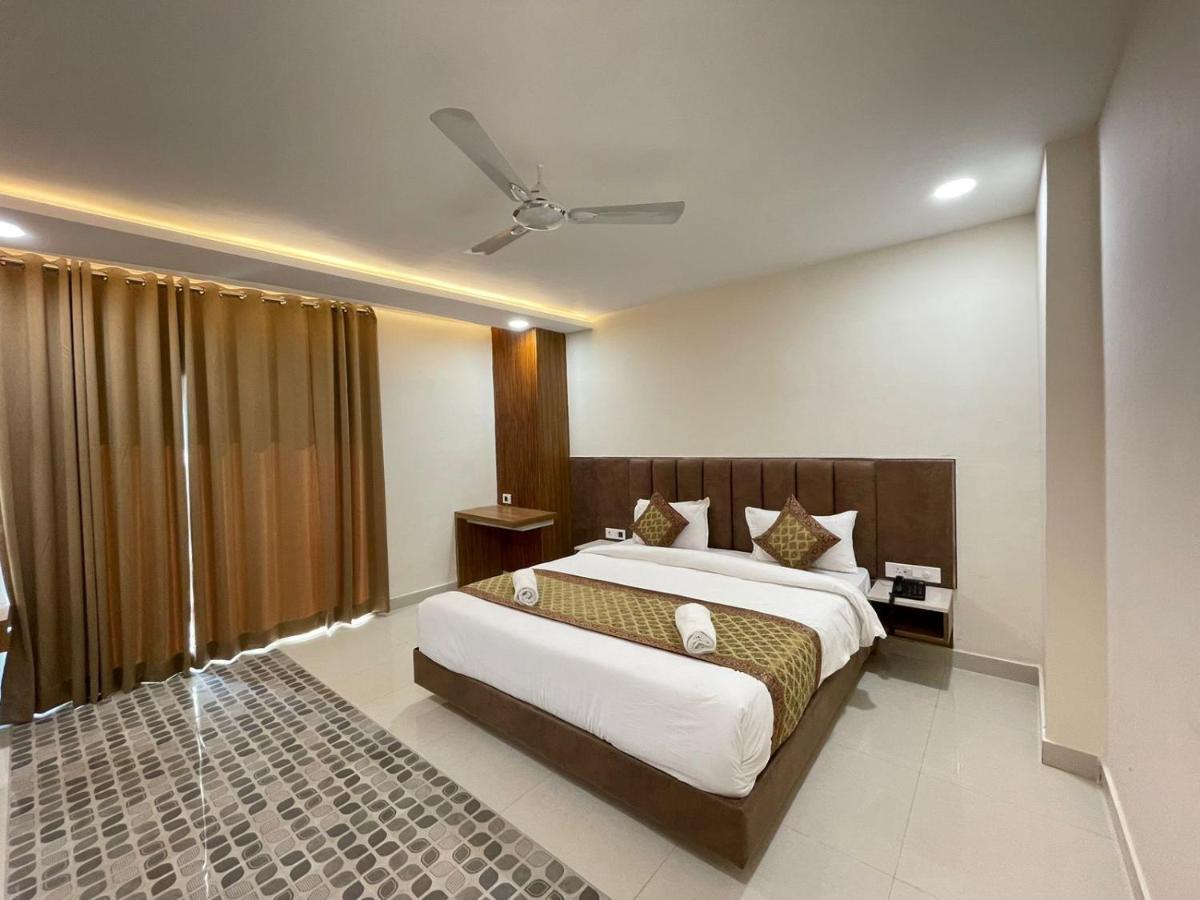 ורנאסי Hotel Santoor מראה חיצוני תמונה