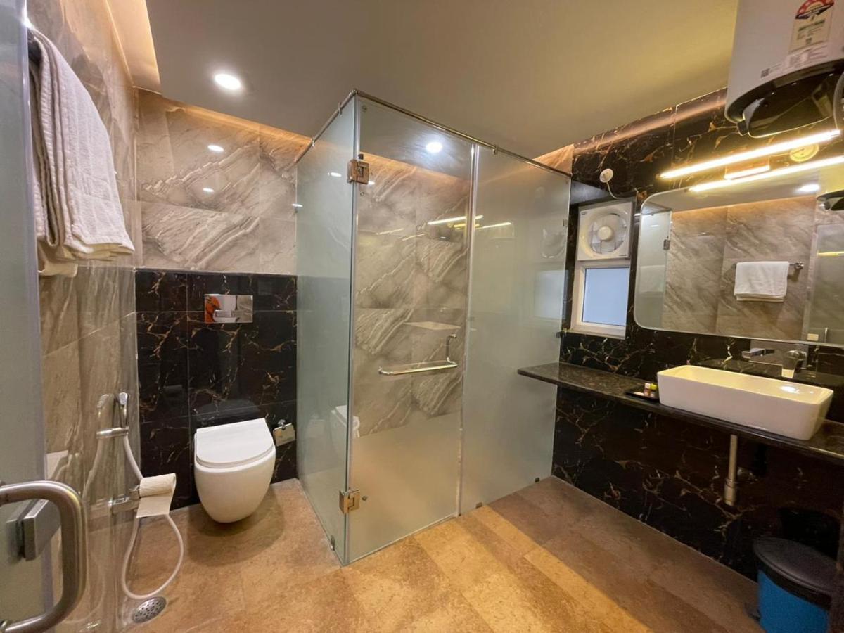 ורנאסי Hotel Santoor מראה חיצוני תמונה