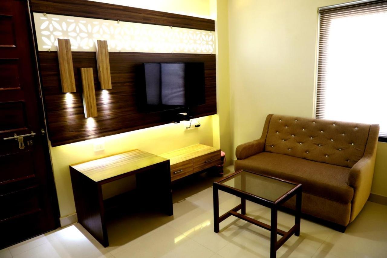 ורנאסי Hotel Santoor מראה חיצוני תמונה