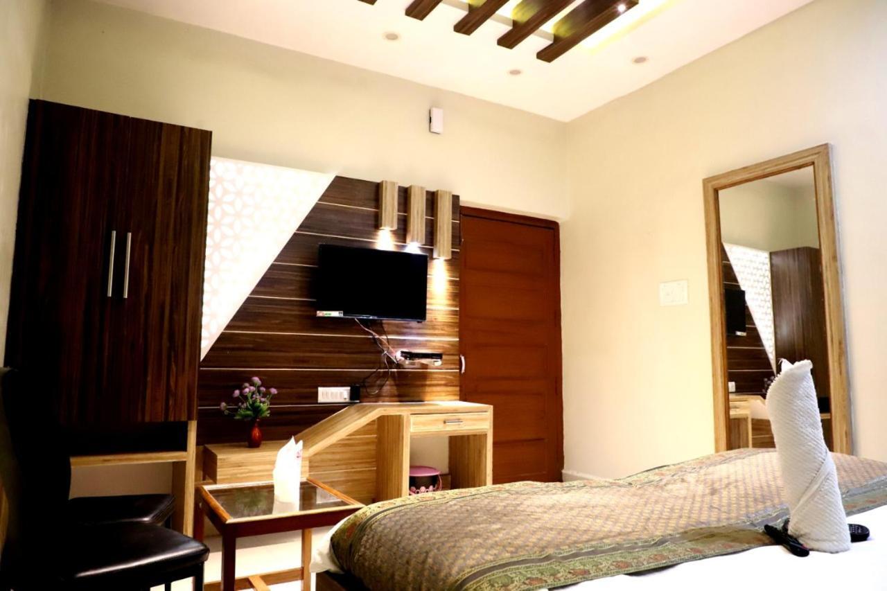 ורנאסי Hotel Santoor מראה חיצוני תמונה