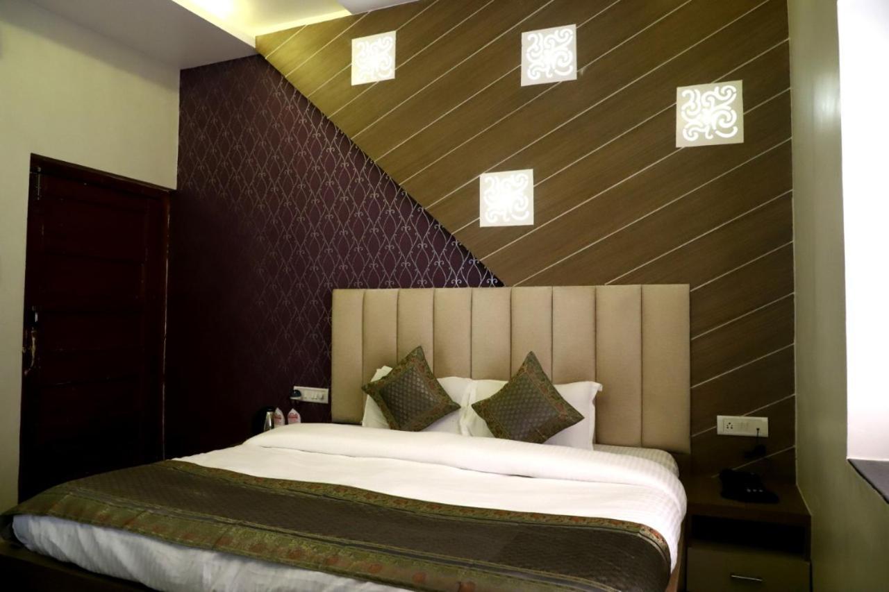 ורנאסי Hotel Santoor מראה חיצוני תמונה