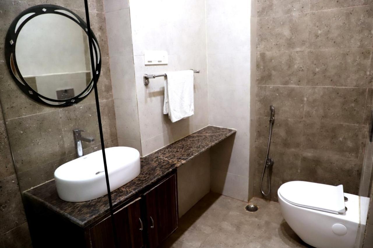 ורנאסי Hotel Santoor מראה חיצוני תמונה