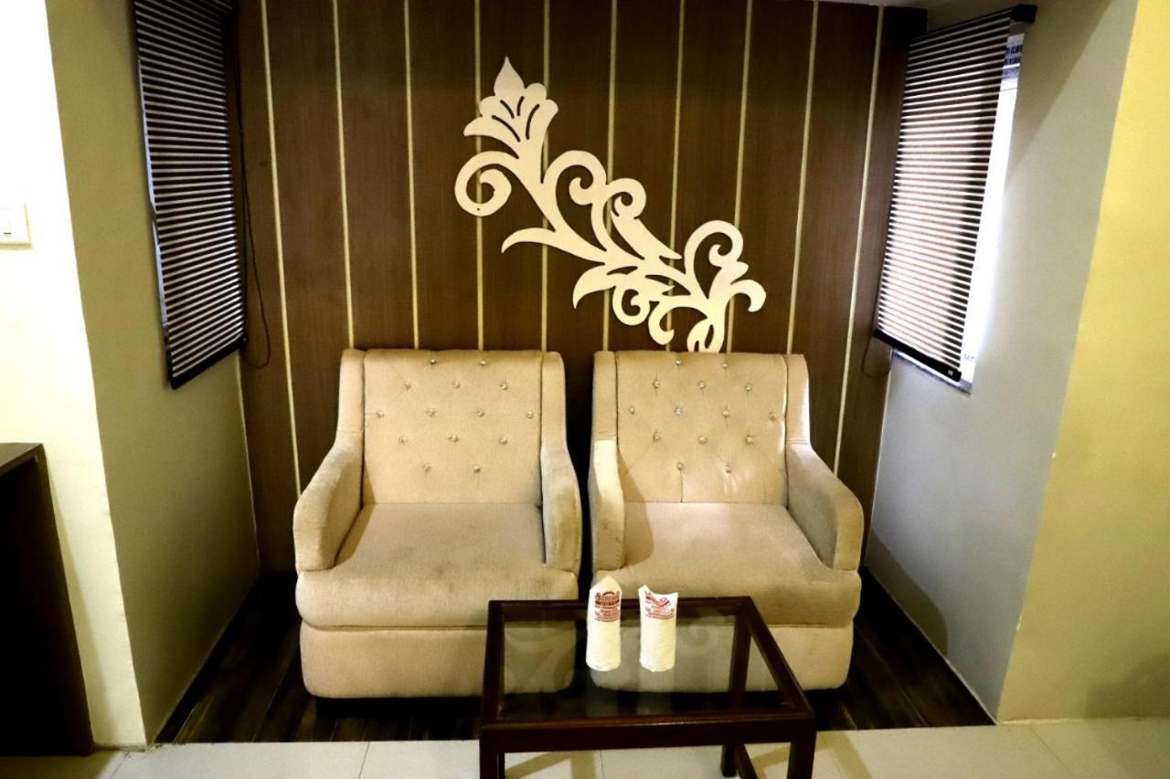 ורנאסי Hotel Santoor מראה חיצוני תמונה
