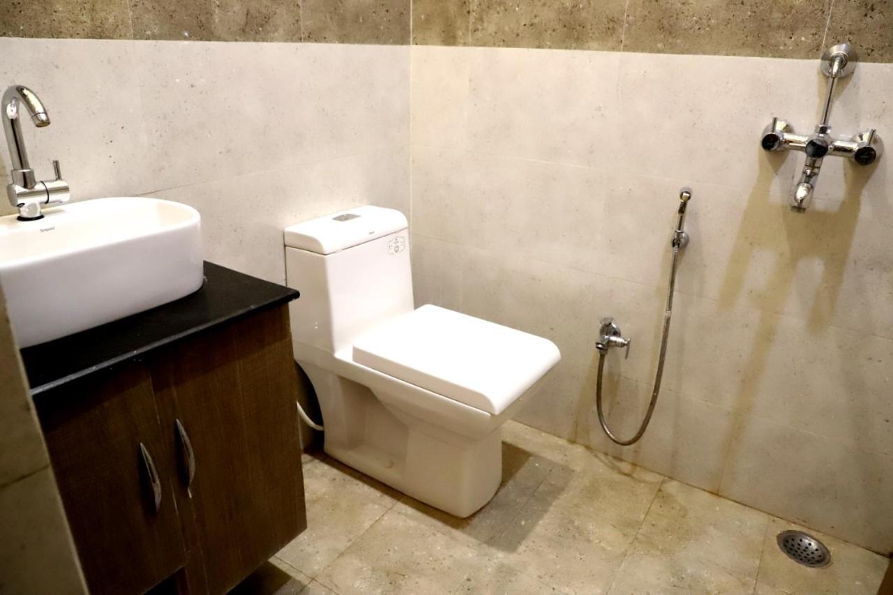 ורנאסי Hotel Santoor מראה חיצוני תמונה