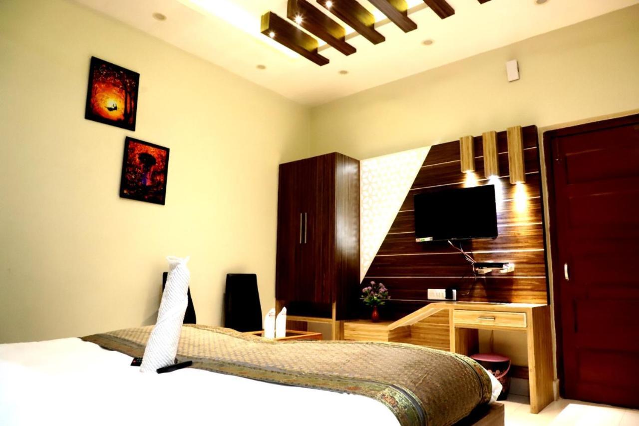 ורנאסי Hotel Santoor מראה חיצוני תמונה
