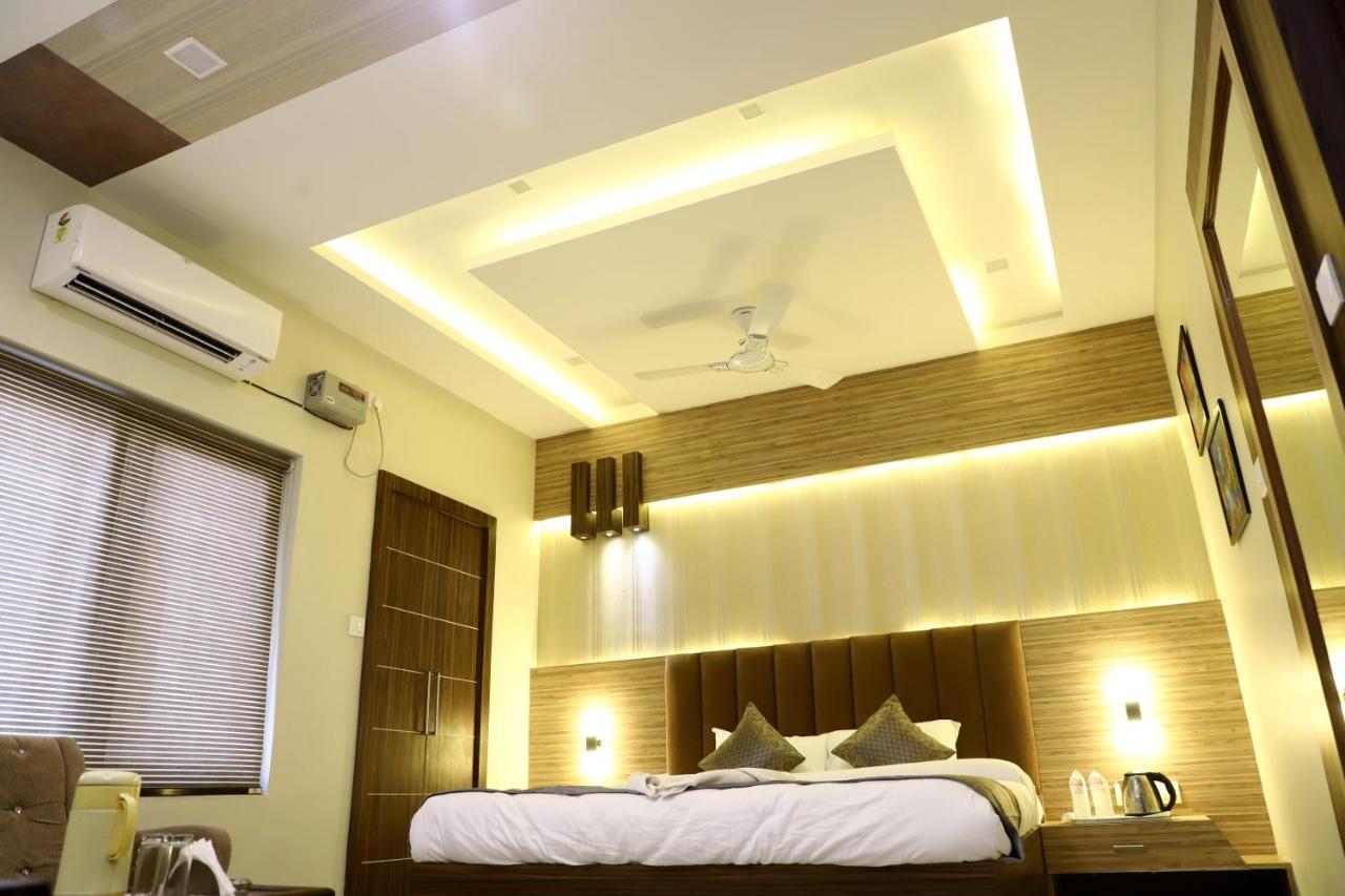 ורנאסי Hotel Santoor מראה חיצוני תמונה