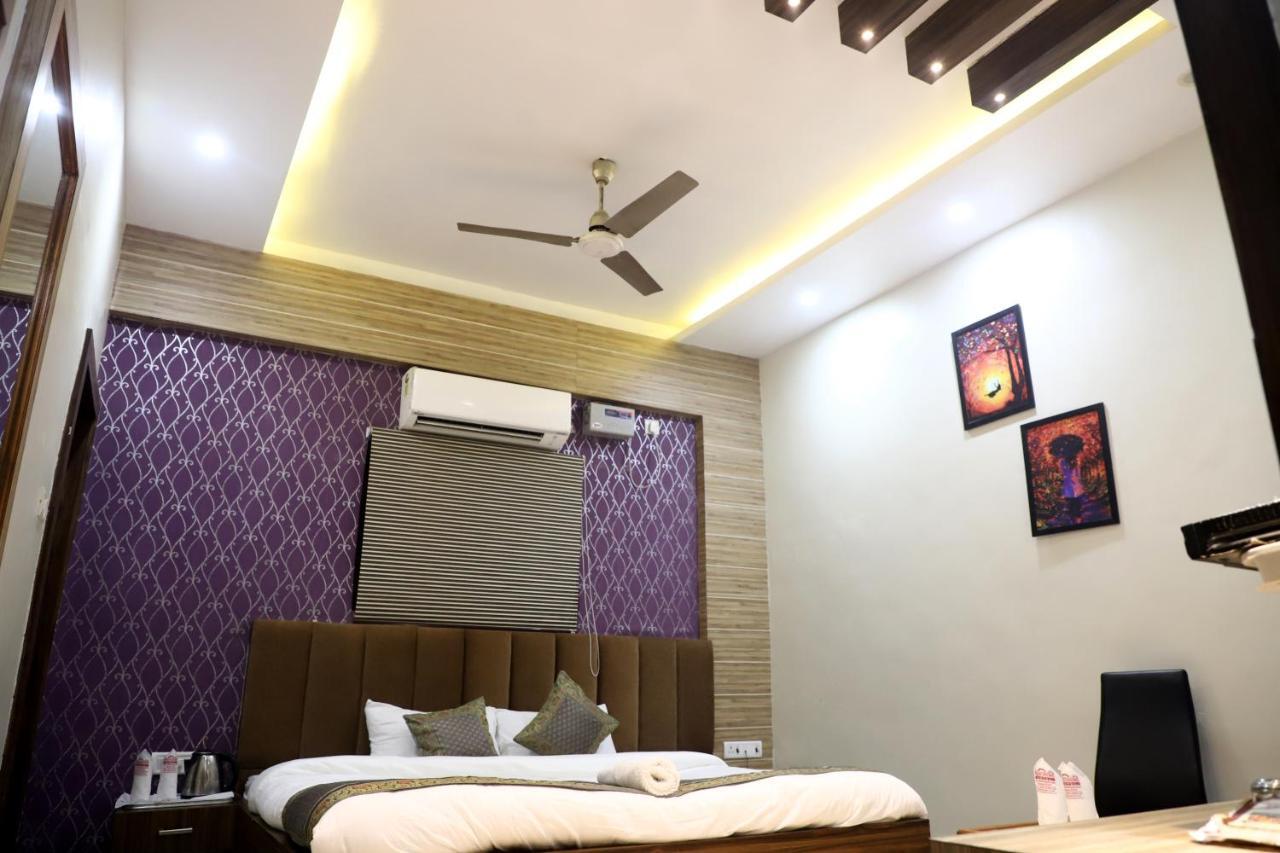 ורנאסי Hotel Santoor מראה חיצוני תמונה