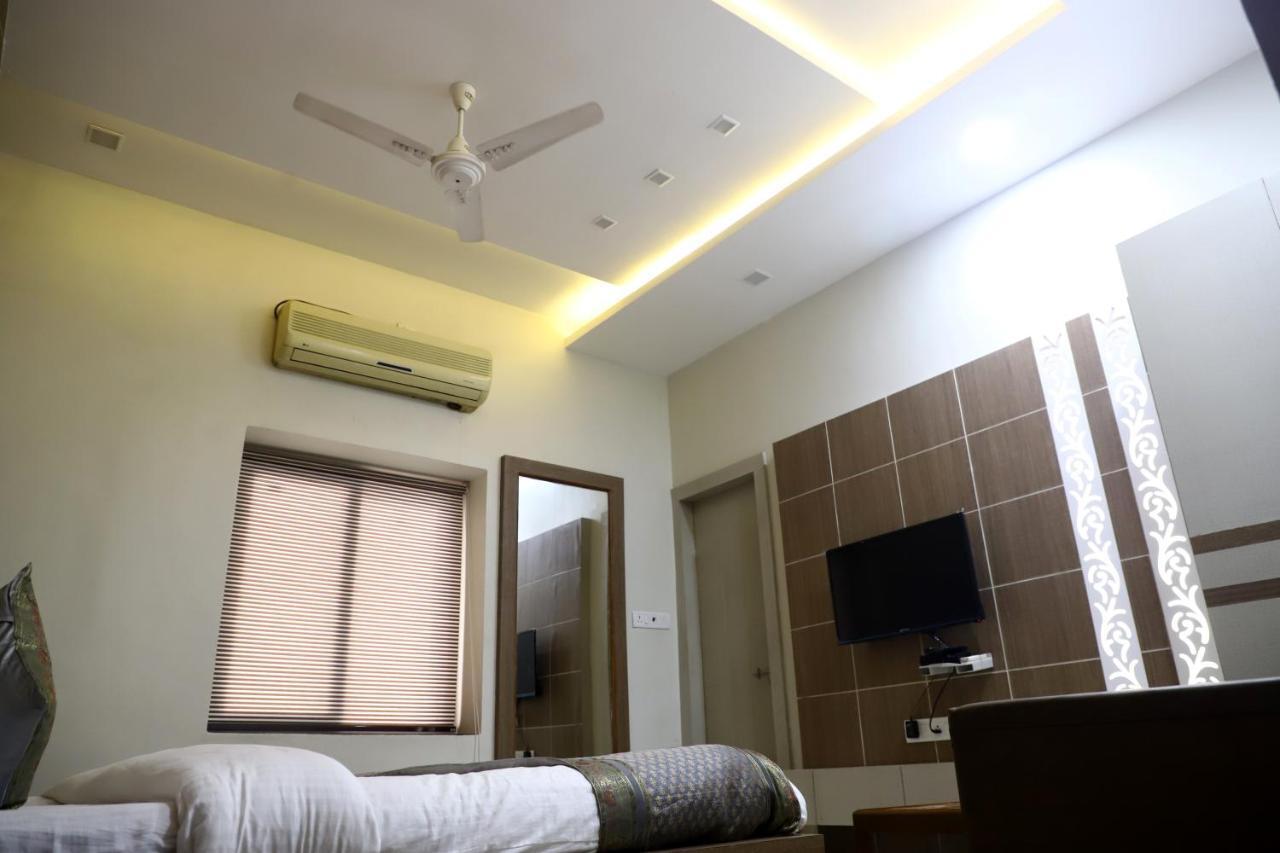 ורנאסי Hotel Santoor מראה חיצוני תמונה